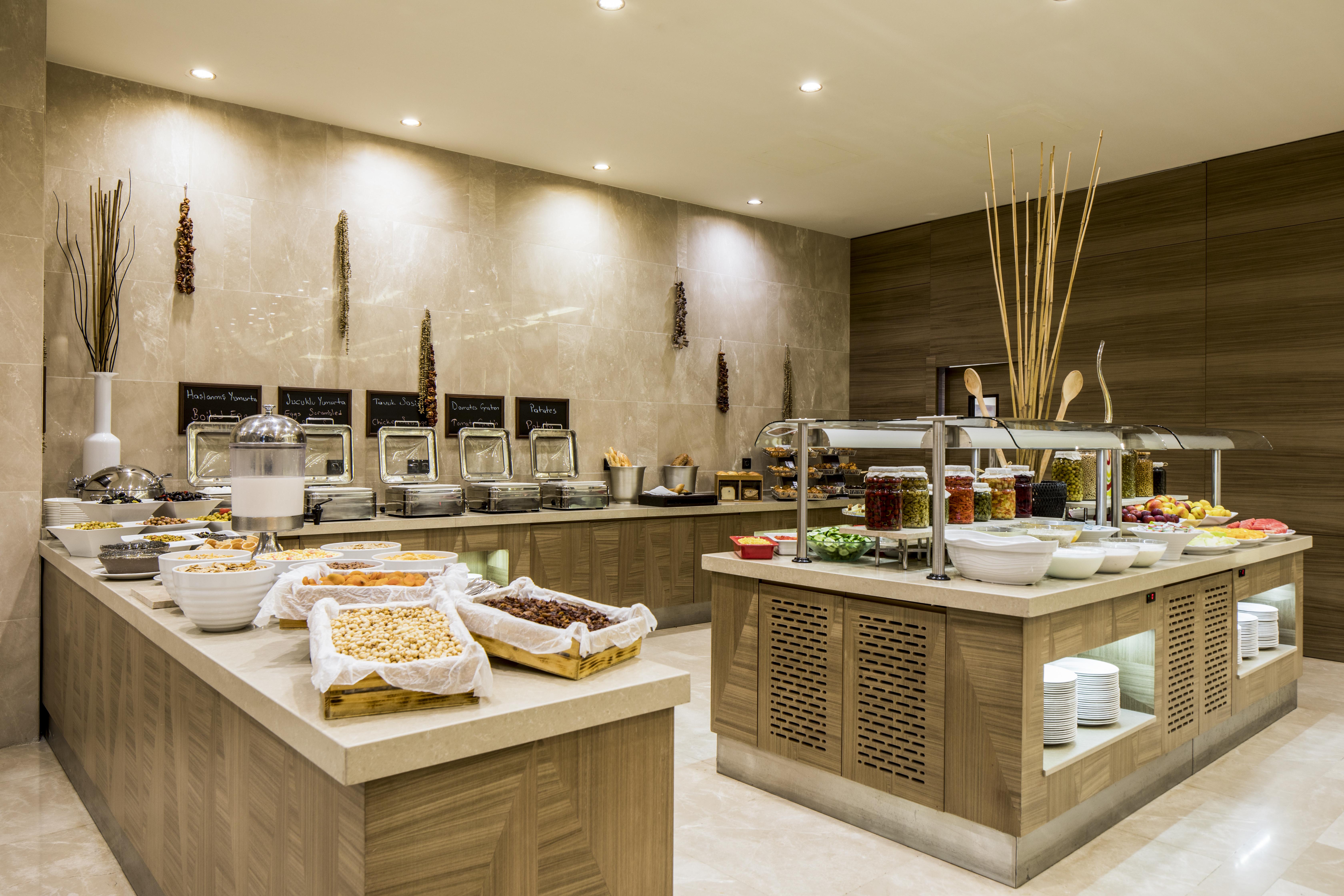 Clarion Hotel Golden Horn Istambul Extérieur photo The buffet at the hotel