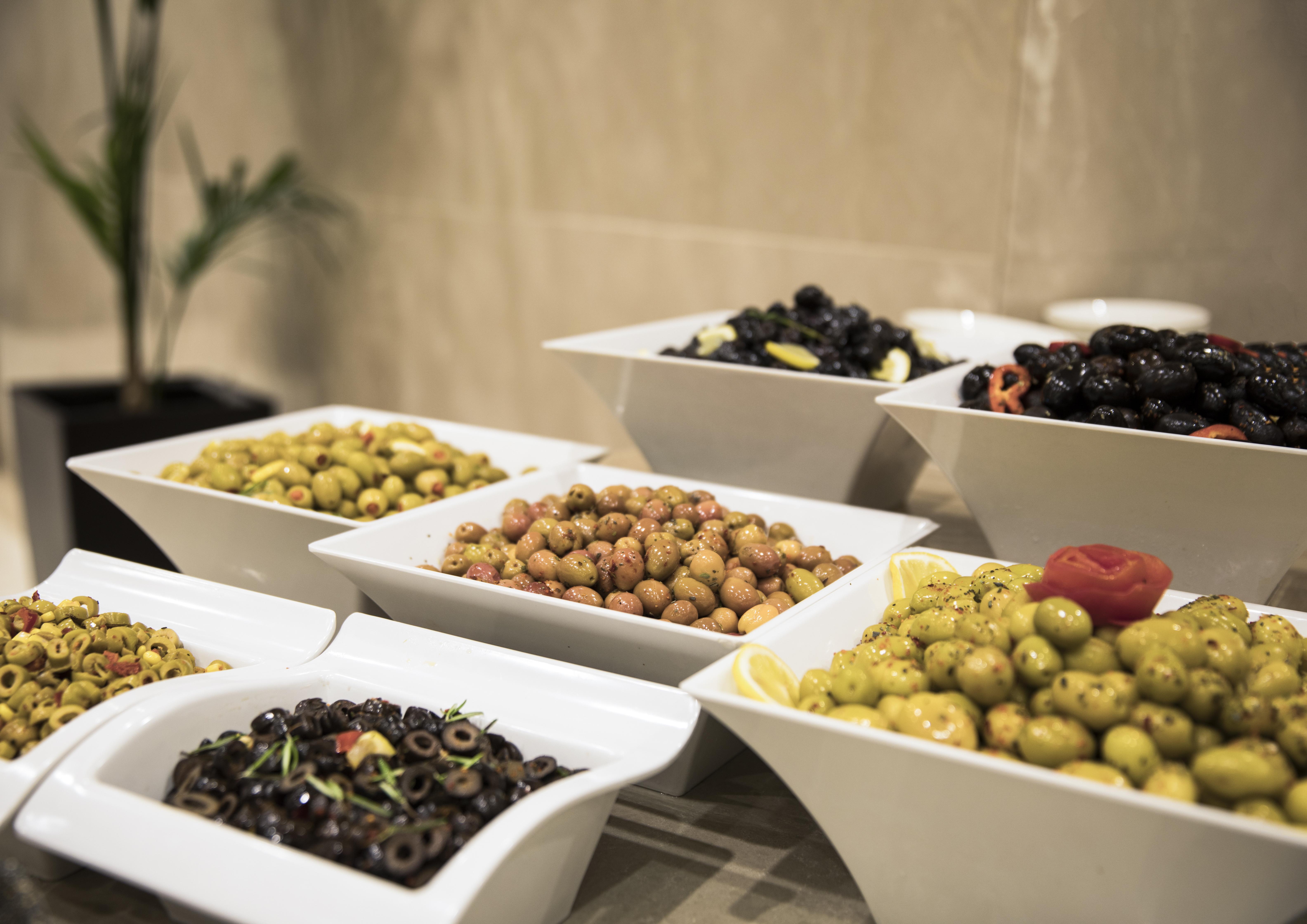 Clarion Hotel Golden Horn Istambul Extérieur photo A selection of olives