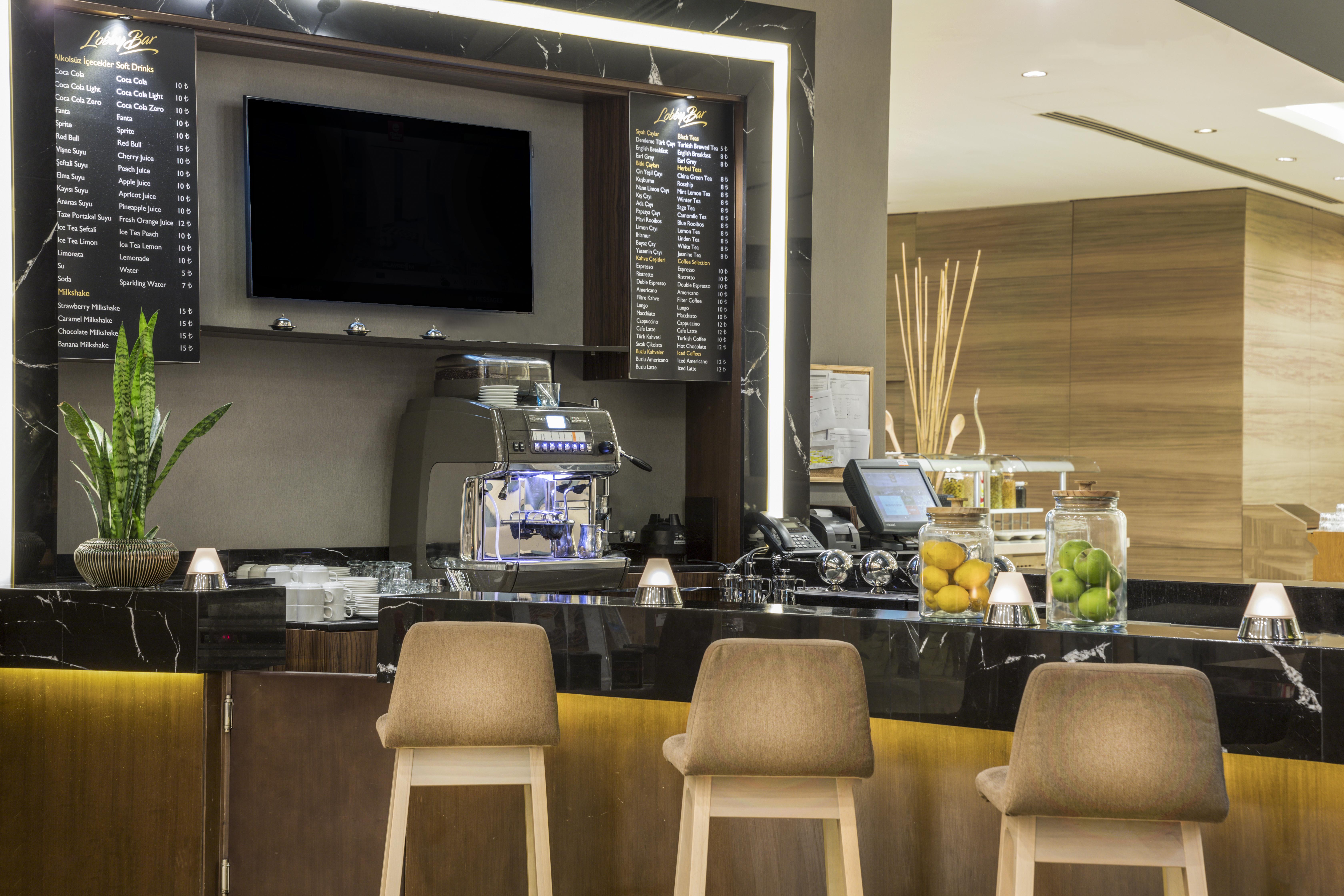 Clarion Hotel Golden Horn Istambul Extérieur photo A coffee bar in a hotel