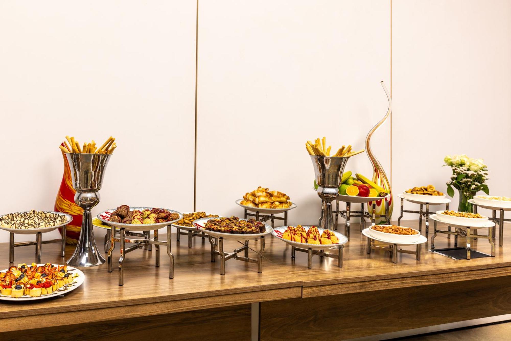 Clarion Hotel Golden Horn Istambul Extérieur photo A buffet