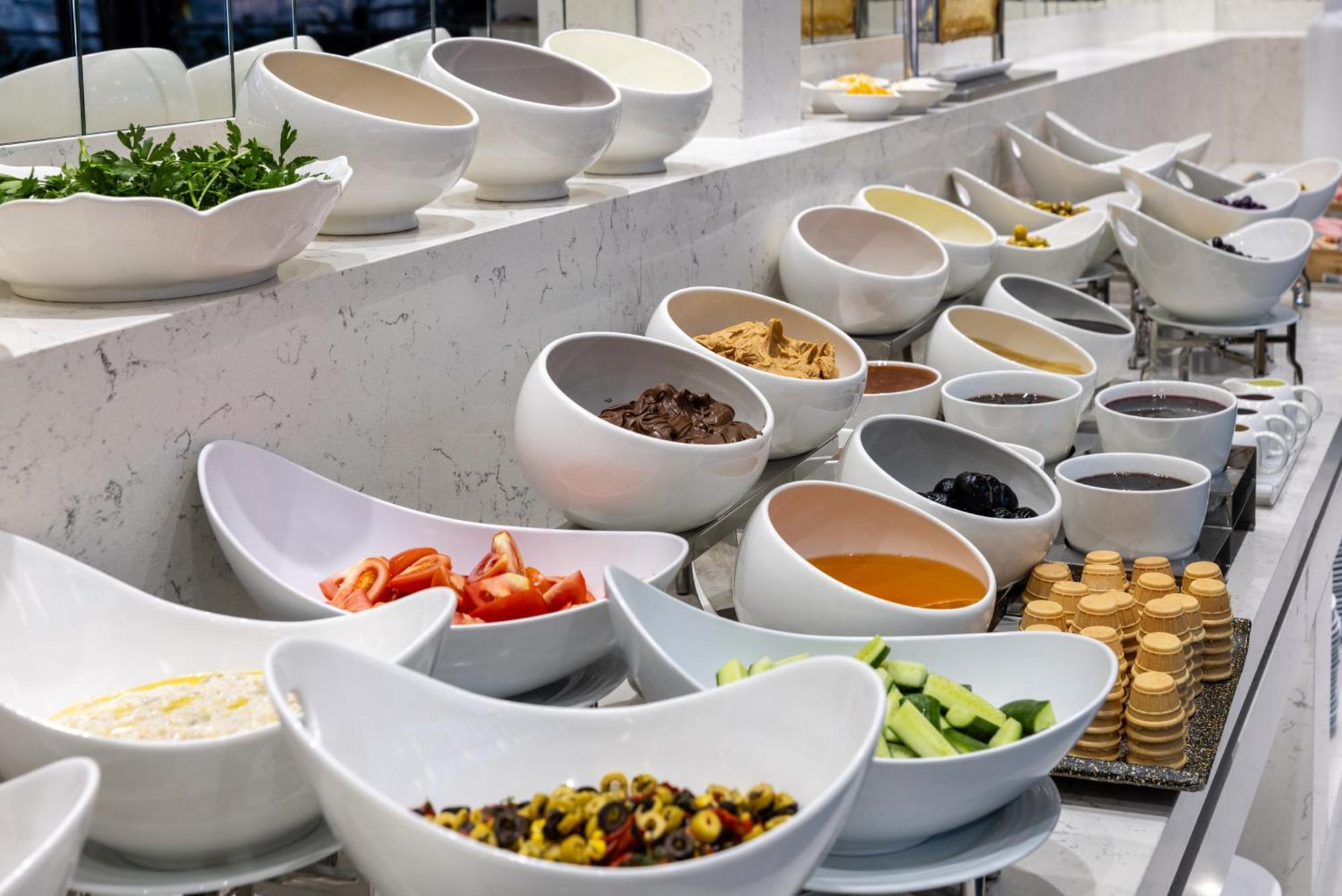 Clarion Hotel Golden Horn Istambul Extérieur photo A salad bar